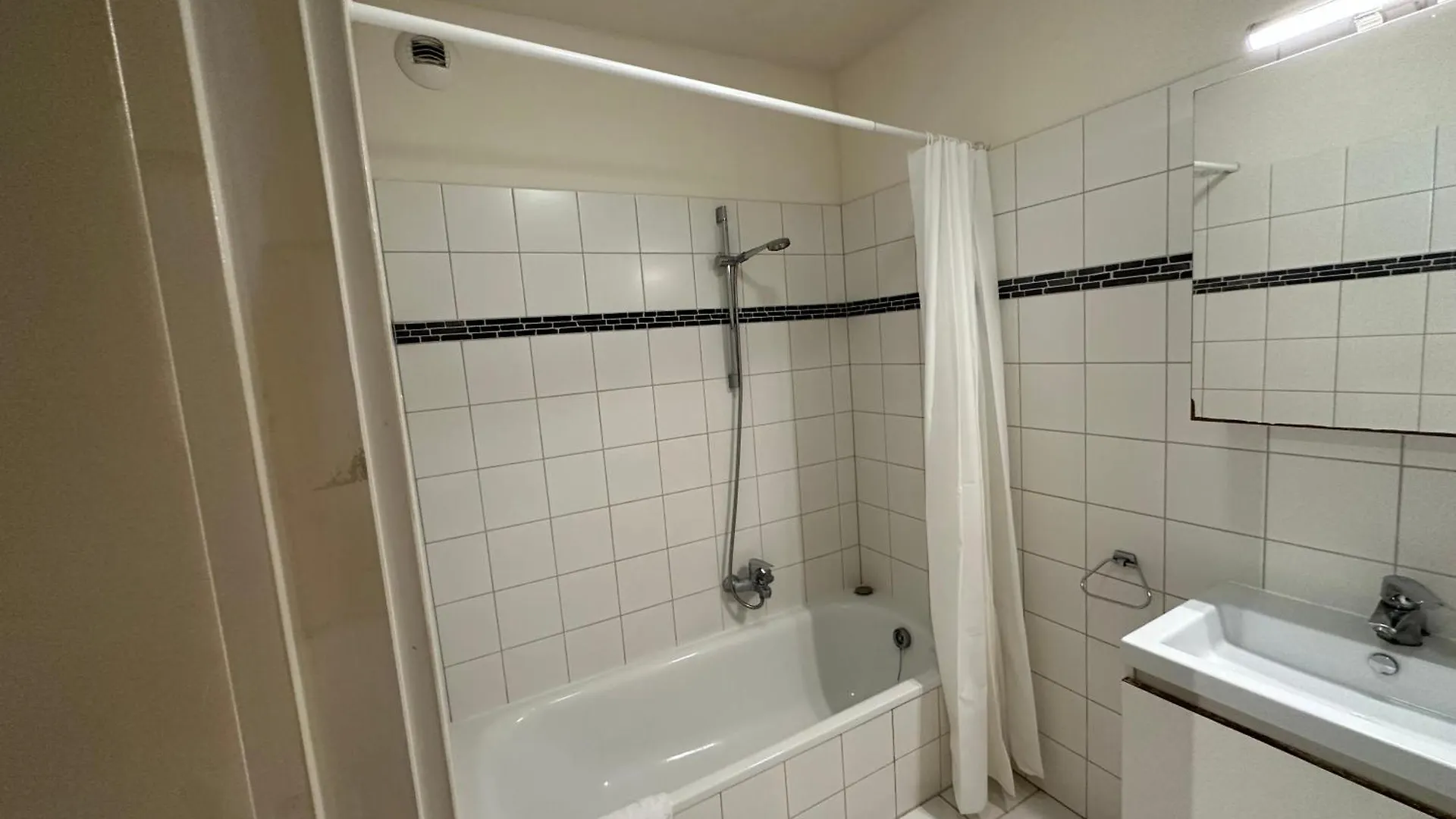 3 Bedroom Apartment In City Center With Balcony View Brussels Belgium