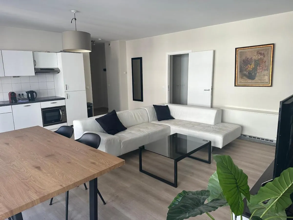 3 Bedroom Apartment In City Center With Balcony View Βρυξέλλες